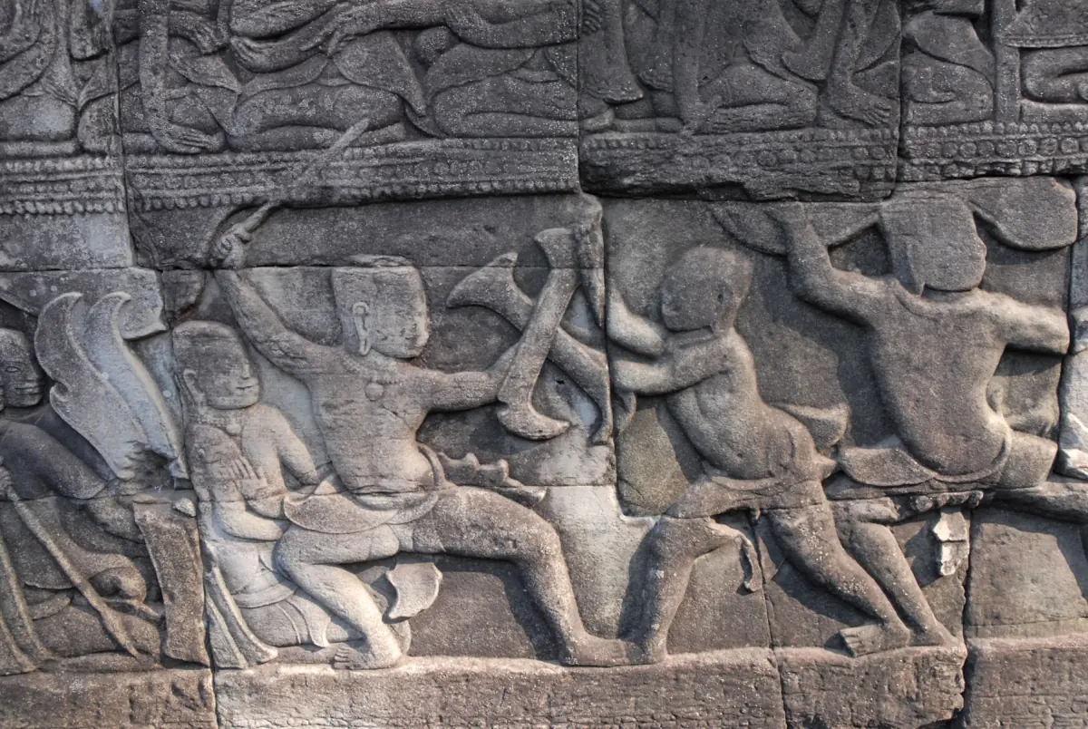Bas-relief at the Bayon showing a combat scene with fighting figures